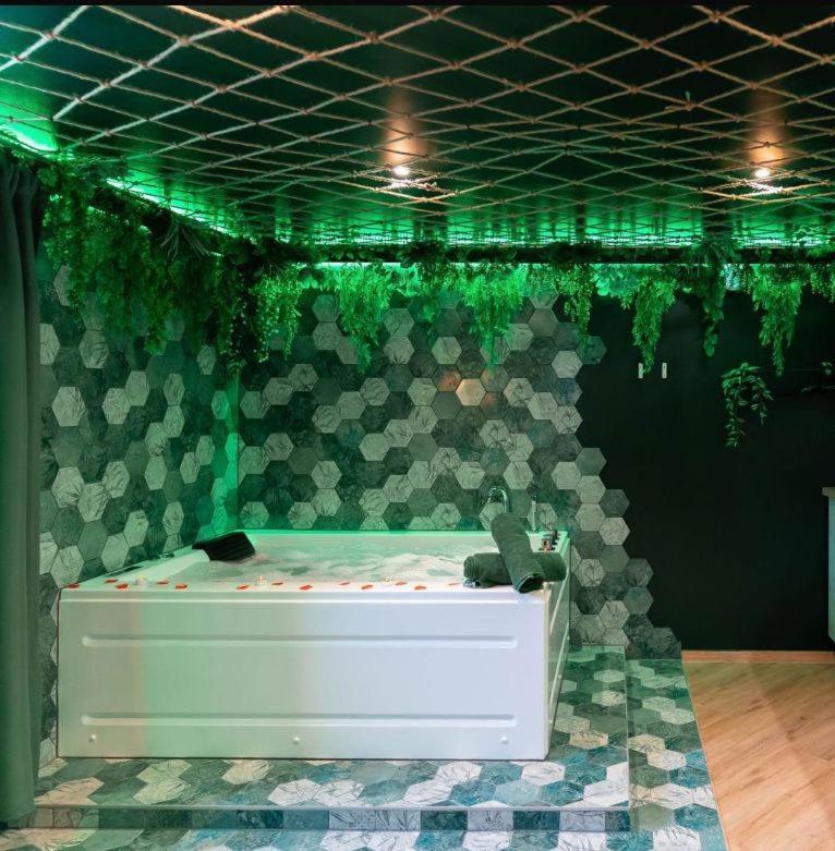 L'oasis Tropicale, Jacuzzi,